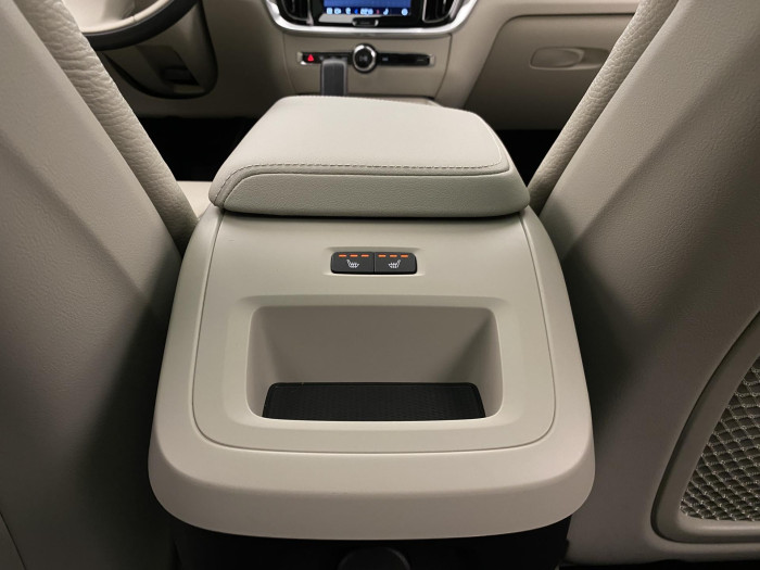 Volvo V60 CC B4 AWD BRIGHT PLUS AUT CZ