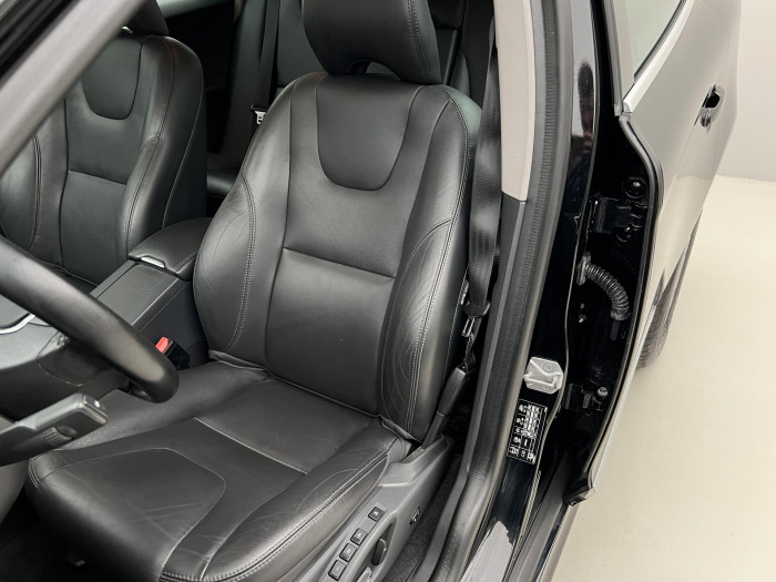 Volvo XC60 D5 AWD SUMMUM AUT CZ 2.4 d Summum