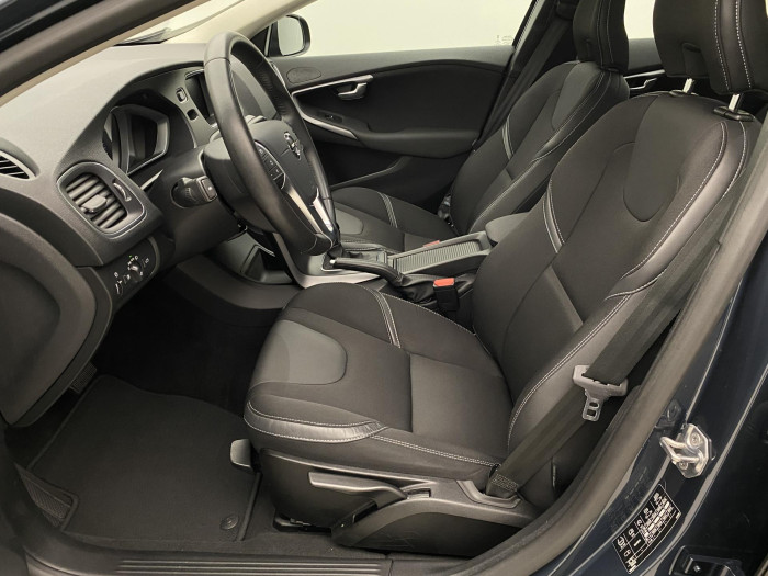 Volvo V40 D2 MOMENTUM AUT NAVIGACE 2.0 d Momentum