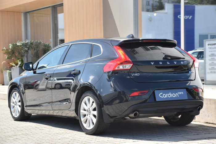 Volvo V40 D3 MOMENTUM REZERVACE 2.0 d Momentum