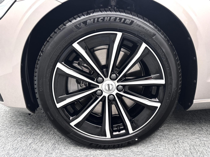 Volvo V60 T6 AWD Plug-in DARK PLUS