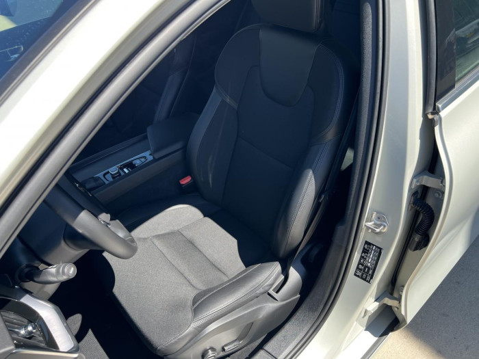 Volvo V60 D3 MOMENTUM Aut CZ REZERVACE 2.0 d Momentum