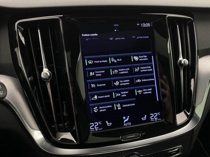 Volvo V60 B6 AWD R-DESIGN REZERVACE