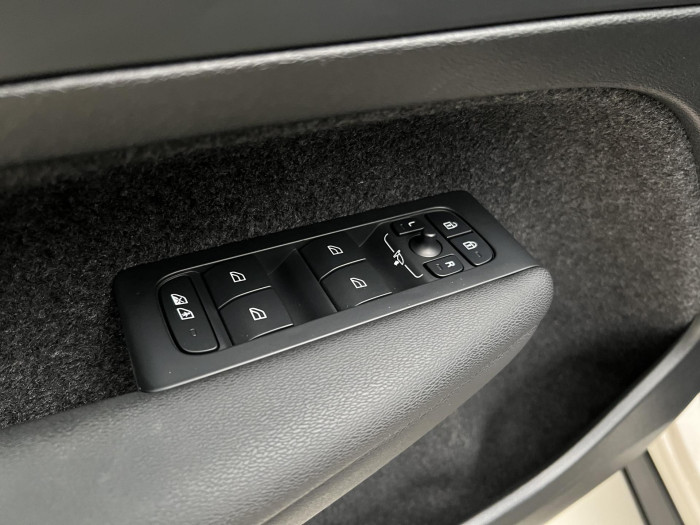 Volvo EX40 PURE ELECTRIC TWIN PLUS AUT CZ