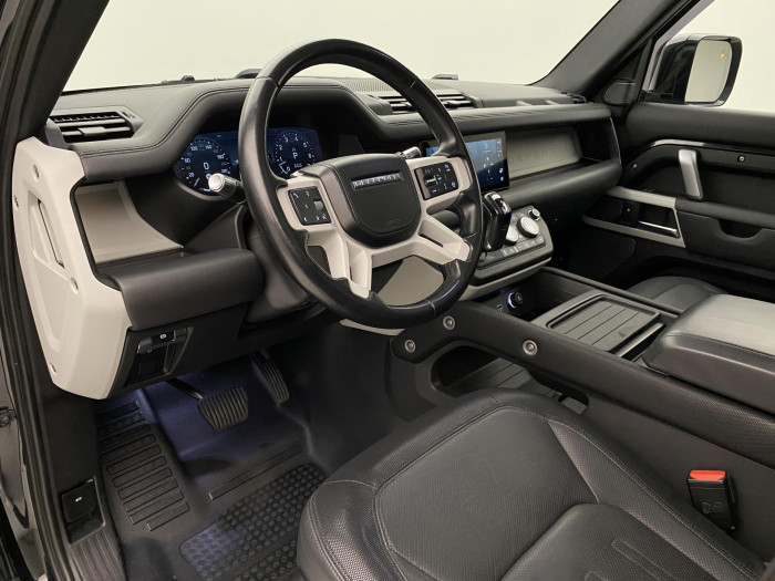 Land Rover Defender 110 P400 HSE AWD REZERVACE