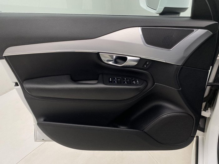 Volvo XC90 D5 AWD MOMENTUM AUT CZ 7míst 2.0 d Momentum