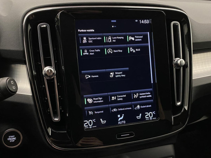 Volvo XC40 B4 AWD MOMENTUM AUT REZERVACE 2.0 Momentum