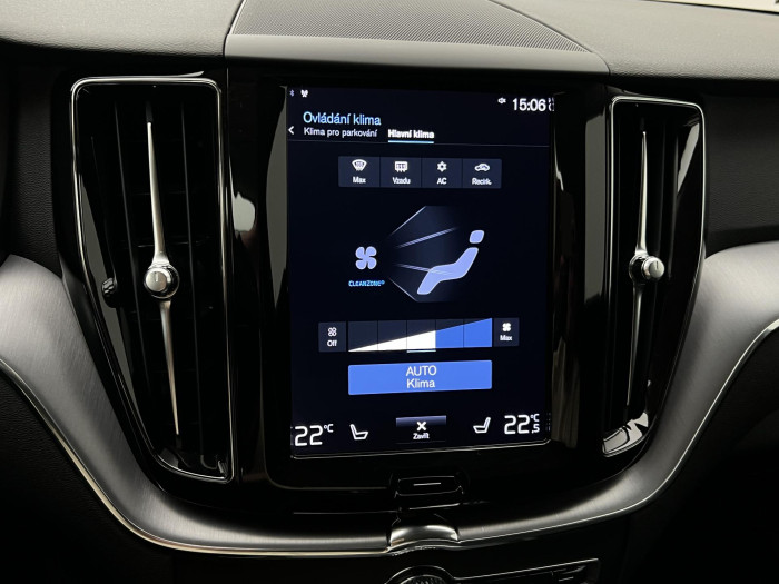 Volvo XC60 B4 AWD MOMENTUM AUT CZ 2.0 Momentum