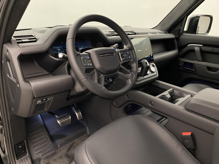 Land Rover Defender OCTA BLACK P635