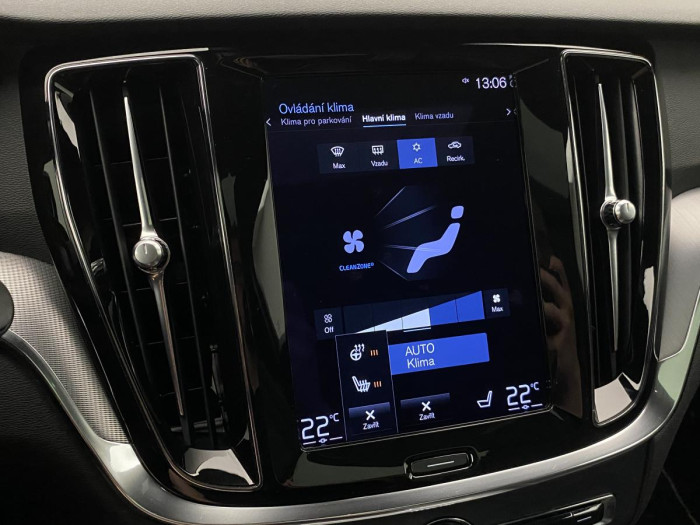 Volvo V60 B6 AWD R-DESIGN REZERVACE