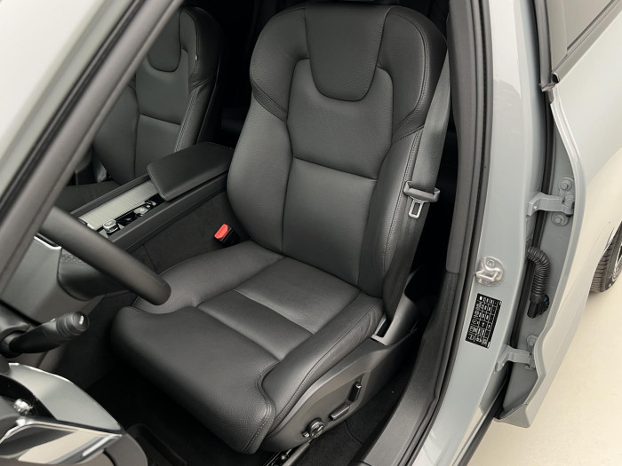 Volvo XC60 B4 AWD PLUS DARK AUT 1.maj.