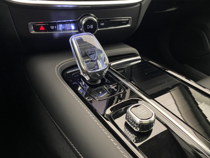 Volvo V60 T8 AWD PLUG-IN BRIGHT ULTRA CZ