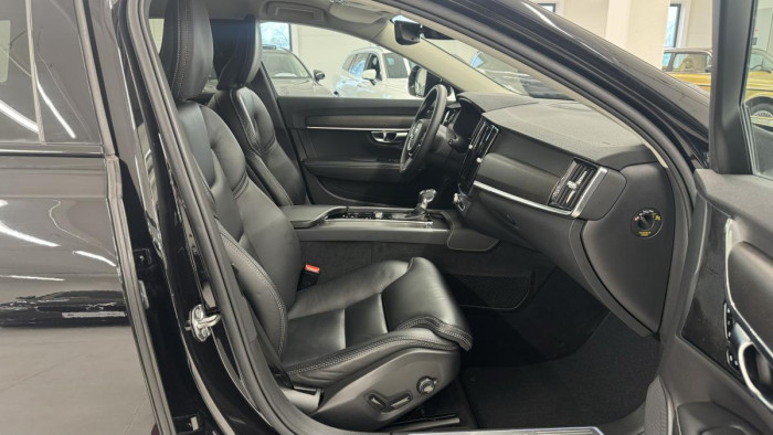 Volvo V90 CROSS COUNTRY D4 AWD REZERVACE 2.0 d