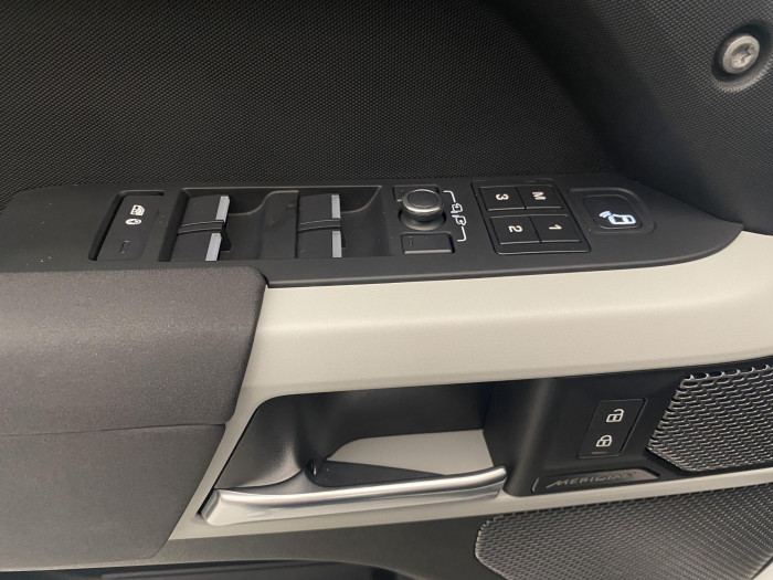 Land Rover Defender 110 D250 SE AWD AUT REZERVACE 3.0 d SE