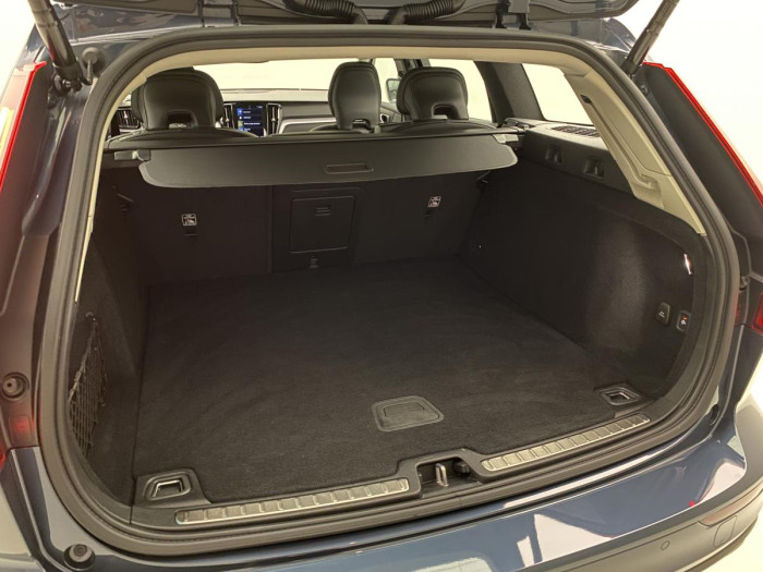 Volvo V60 B4 MOMENTUM REZERVACE 2.0 Momentum