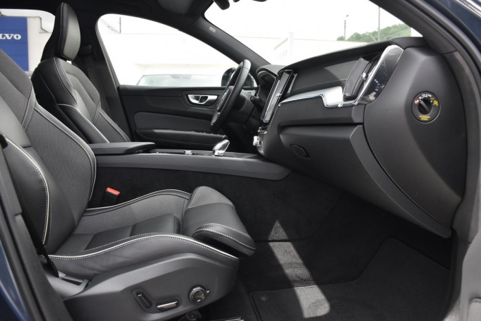 Volvo XC60 B5 AWD ULTIMATE REZERVACE