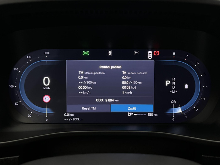 Volvo XC40 B3 PLUS DARK AUT CZ