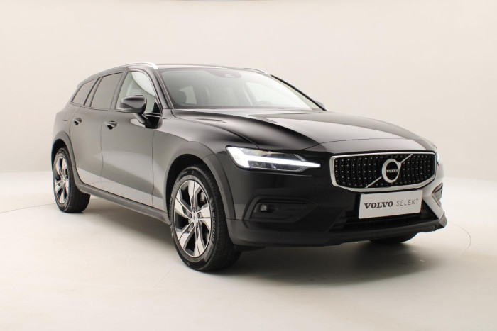 Volvo V60 CC B4 AWD MOMENTUM REZERVACE 2.0 CC CC Momentum