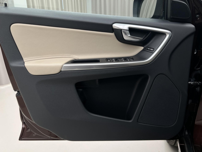 Volvo XC60 D5 AWD SUMMUM AUT CZ 2.4 d Summum