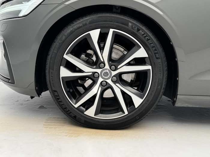 Volvo V60 B4 R-DESIGN AUT REZERVACE