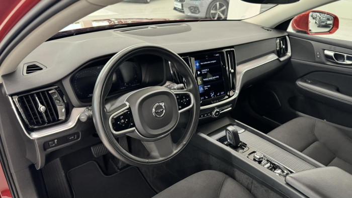 Volvo V60 B4 MOMENTUM AUT REZERVACE 2.0 Momentum