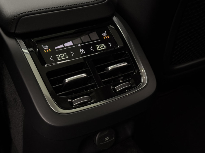 Volvo V60 CC B4 AWD ULTIMATE REZERVACE 2.0 CC CC