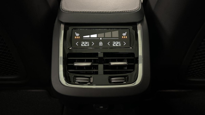 Volvo V90 CROSS COUNTRY B5 REZERVACE
