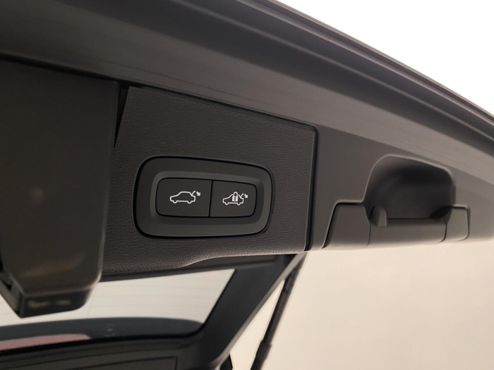 Volvo XC60 T6 AWD ULTRA DARK AUT CZ