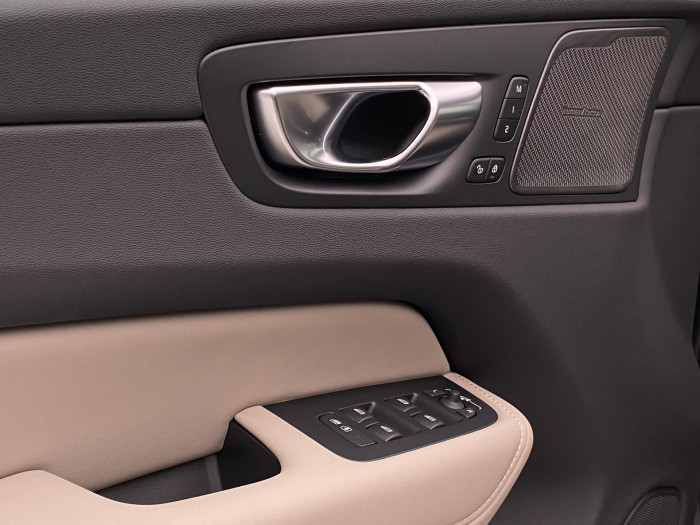 Volvo XC60 B5 AWD AUT DARK PLUS