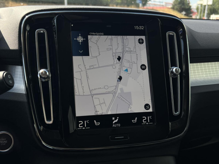 Volvo XC40 B4 AWD MOMENTUM Aut REZERVACE 2.0 Momentum