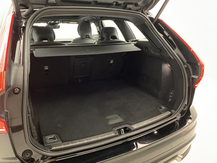 Volvo XC60 B5 AWD R-DESIGN AUT