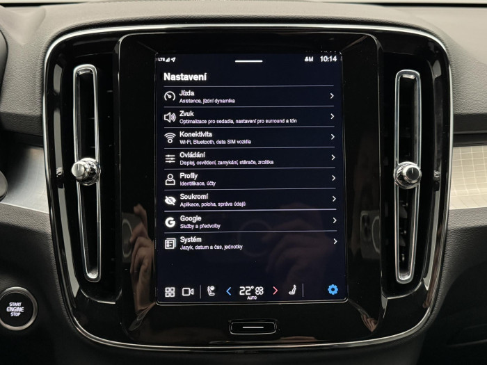 Volvo XC40 B3 PLUS DARK AUT CZ 1.maj