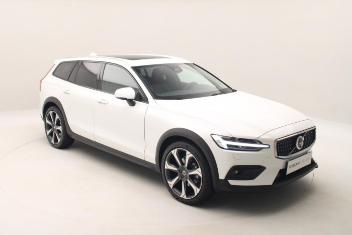 Volvo V60 CC B4 AWD ULTIMATE REZERVACE 2.0 CC CC
