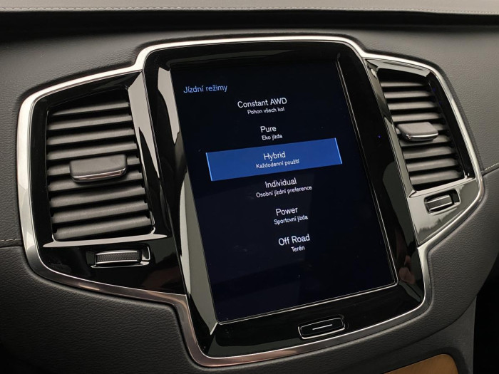 Volvo XC90 T8 AWD INSCRIPTION REZERVACE