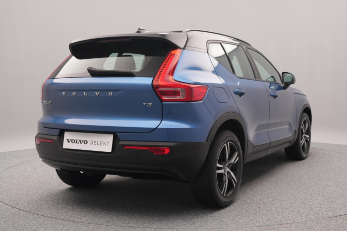 Volvo XC40 T3 R-DESIGN AUT CZ REZERVACE