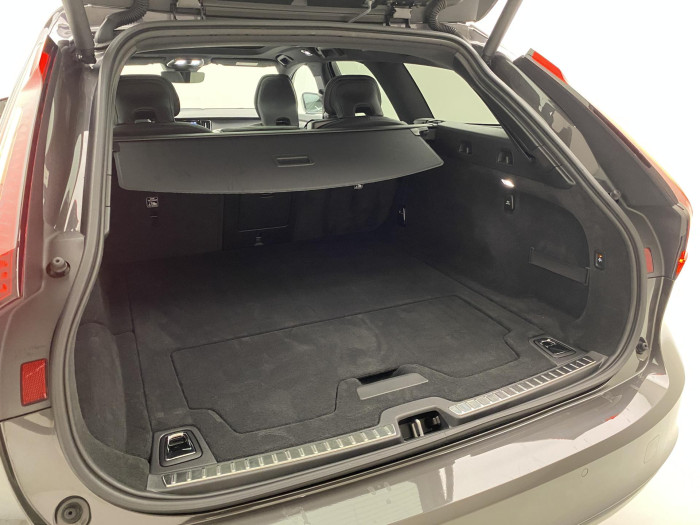 Volvo V90 T8 AWD RECHARGE REZERVACE