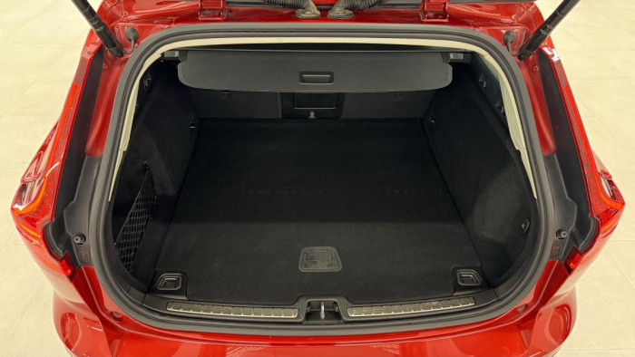 Volvo V60 B4 MOMENTUM AUT REZERVACE 2.0 Momentum