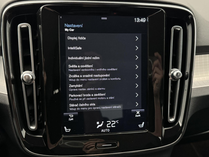 Volvo XC40 B3 MOMENTUM PRO REZERVACE 2.0 Momentum