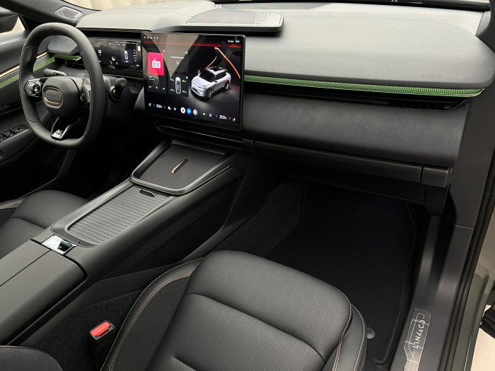 Lynk & Co 08 MORE PHEV