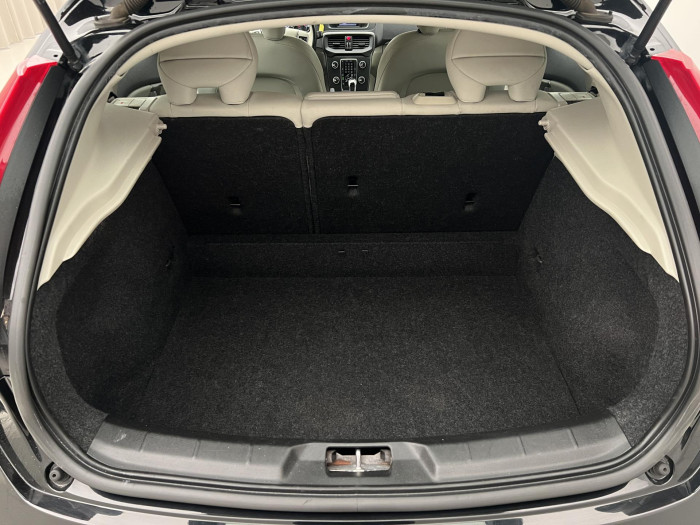 Volvo V40 D3 MOMENTUM CZ 2.0 d Momentum