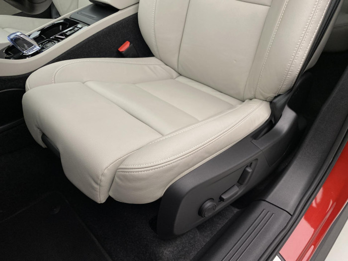 Volvo XC40 B4 DARK PLUS REZERVACE