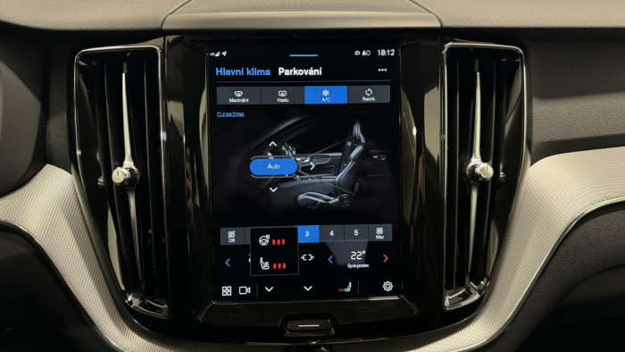 Volvo XC60 B4 AWD PLUS DARK REZERVACE 2.0 Plus