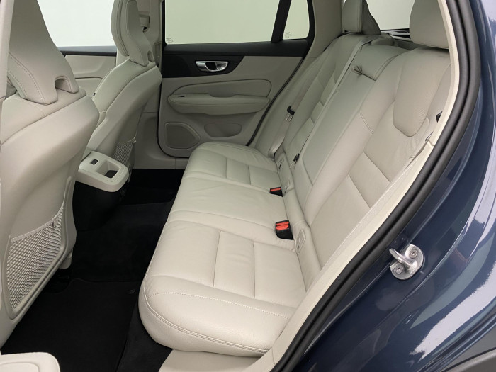 Volvo V60 CC B4 AWD BRIGHT PLUS AUT CZ