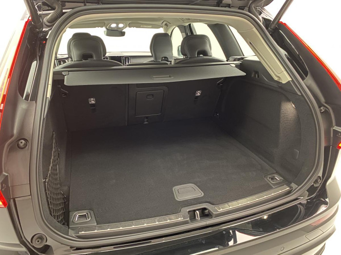 Volvo XC60 B4 AWD PLUS DARK REZERVACE 2.0 Plus