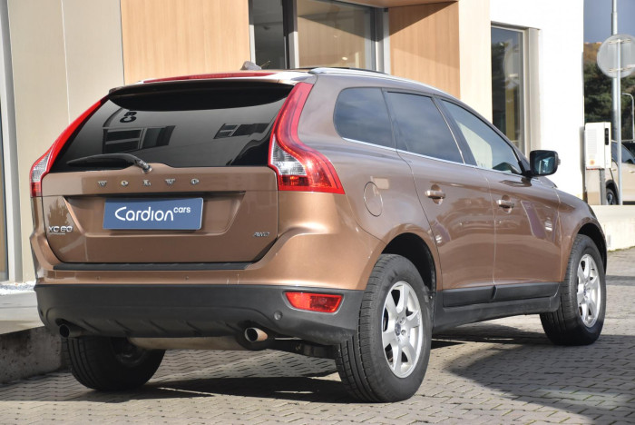 Volvo XC60 3.2 AWD MOMENTUM REZERVACE 3.2 Momentum