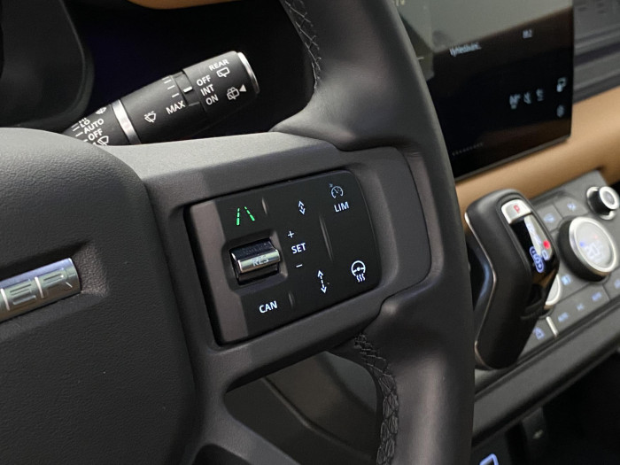 Land Rover Defender D300 HSE AUT AWD REZERVACE 3.0 d