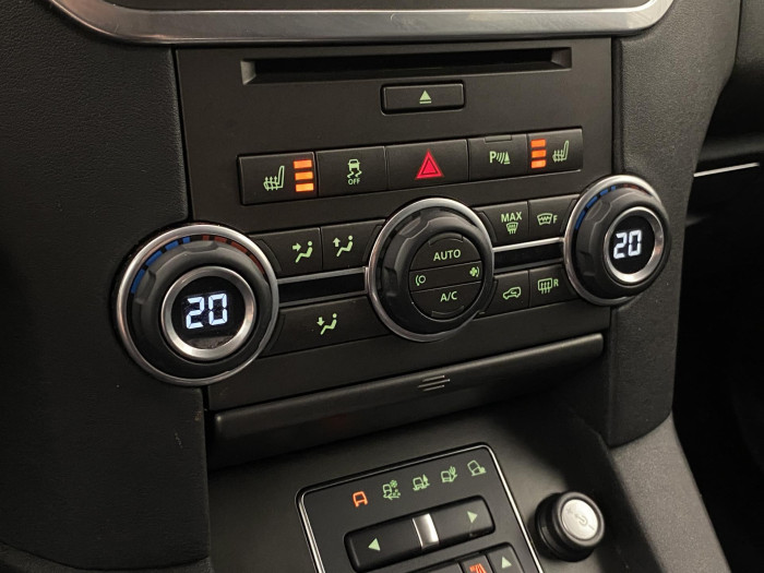 Land Rover Discovery 3.0 TDV6 S AWD REZERVACE