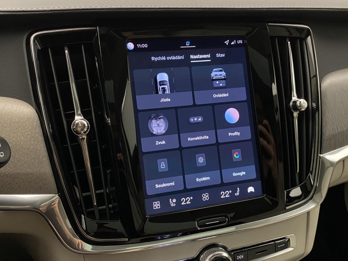 Volvo V90 T8 AWD Plug-in DARK ULTRA