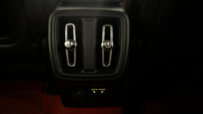 Volvo XC40 T4 AWD R-DESIGN REZERVACE