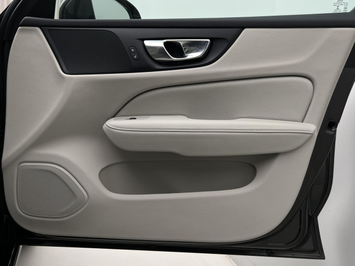 Volvo V60 B4 INSCRIPTION AUT 1.maj.